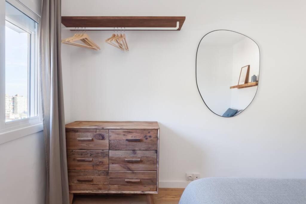 Ht- From Bcn.. To Heaven!! 4bedrooms With Terraze! Holiday home Barcelona